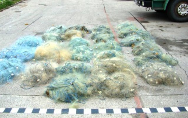 Poliţiştii de frontieră au confiscat plase de pescuit şi peşte